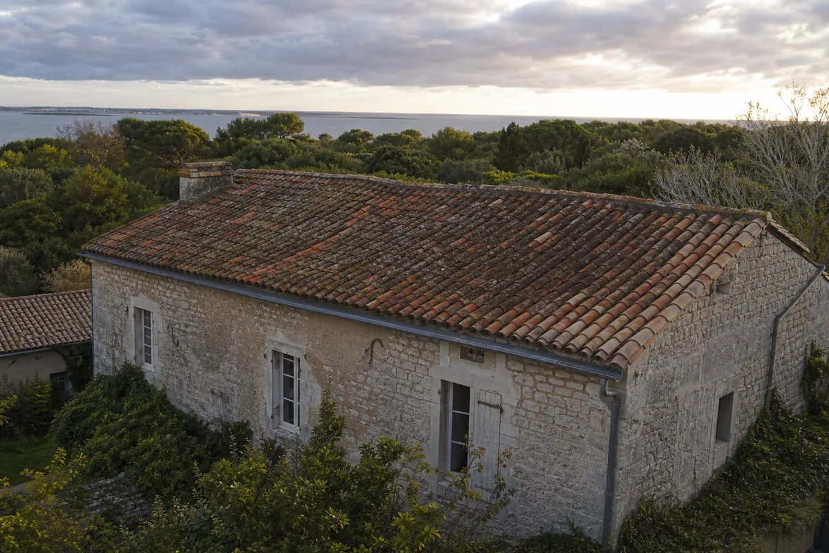 Comment rénover une toiture ancienne à Royan